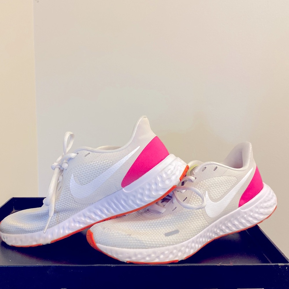 Like new Nike revolution 5